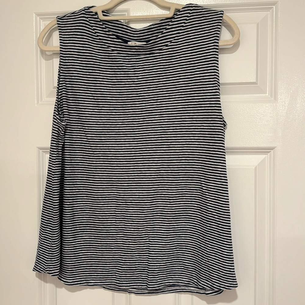 Vineyard vines Size Large tank top